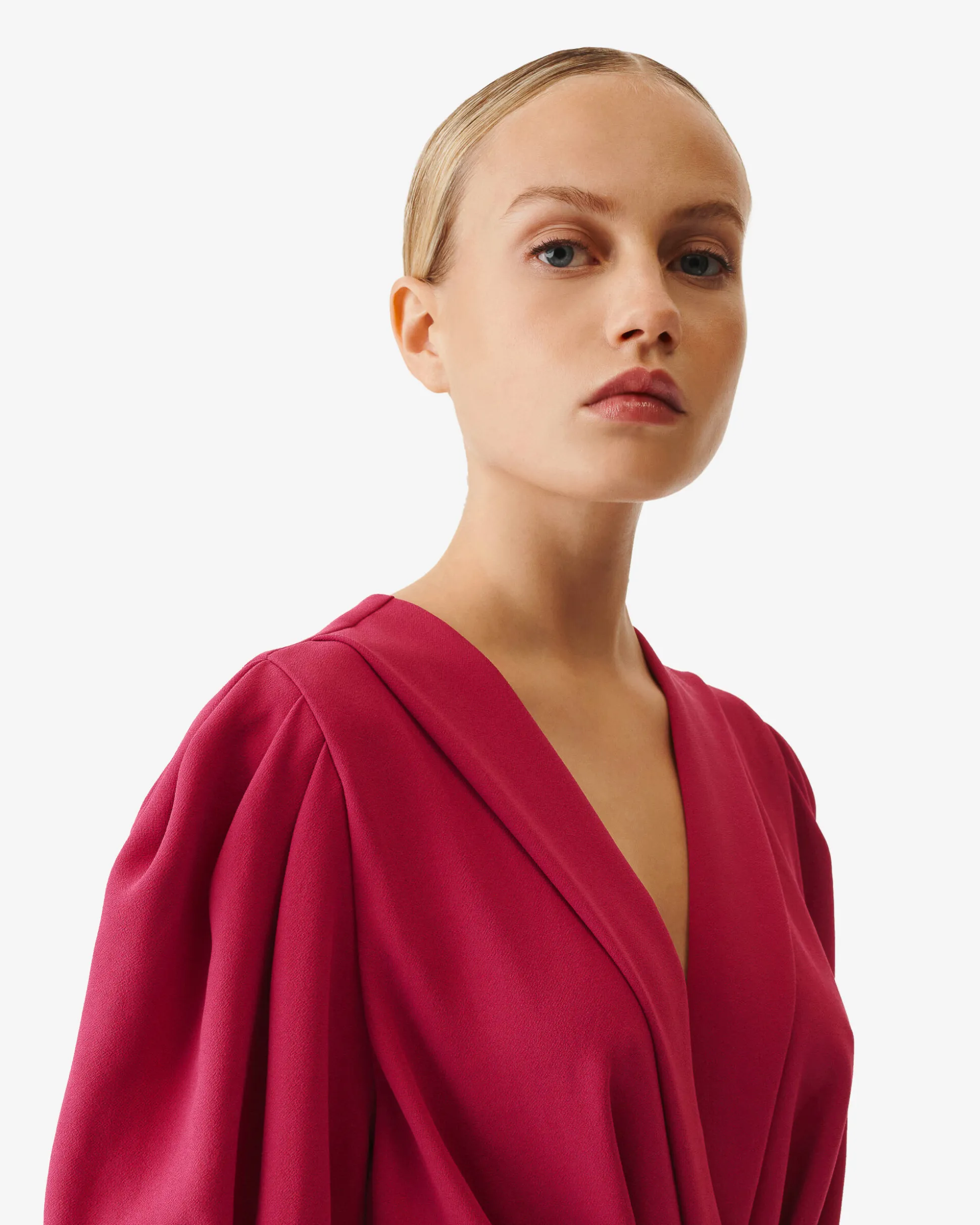 Robe Courte A Plis Col V Kalea